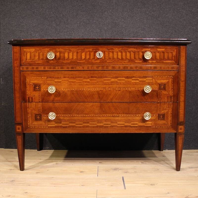 Commode en marqueterie de style Louis XVI italien du 20e siècle