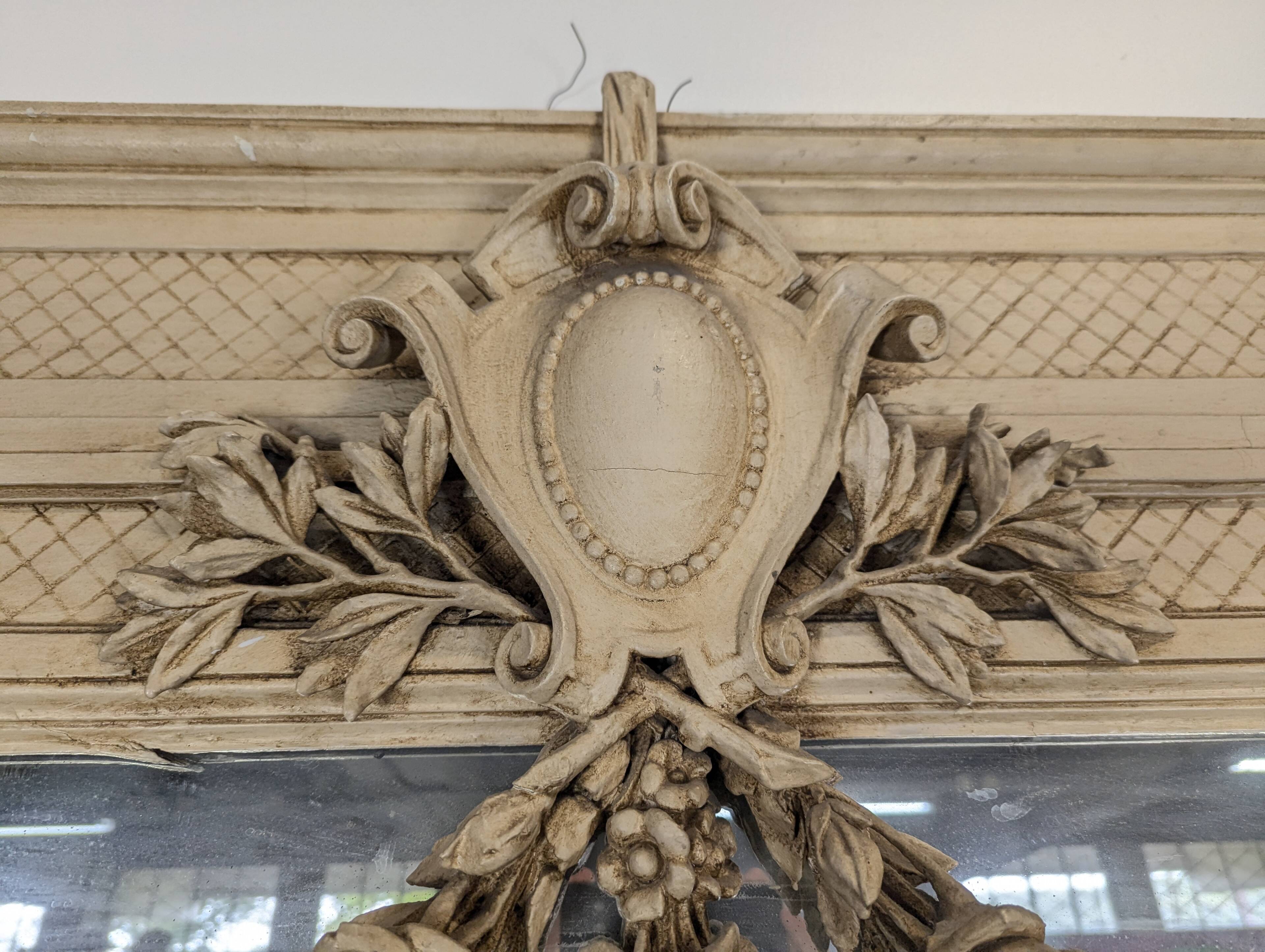 Miroir d'entrée de Château réchampi de style Louis XVI