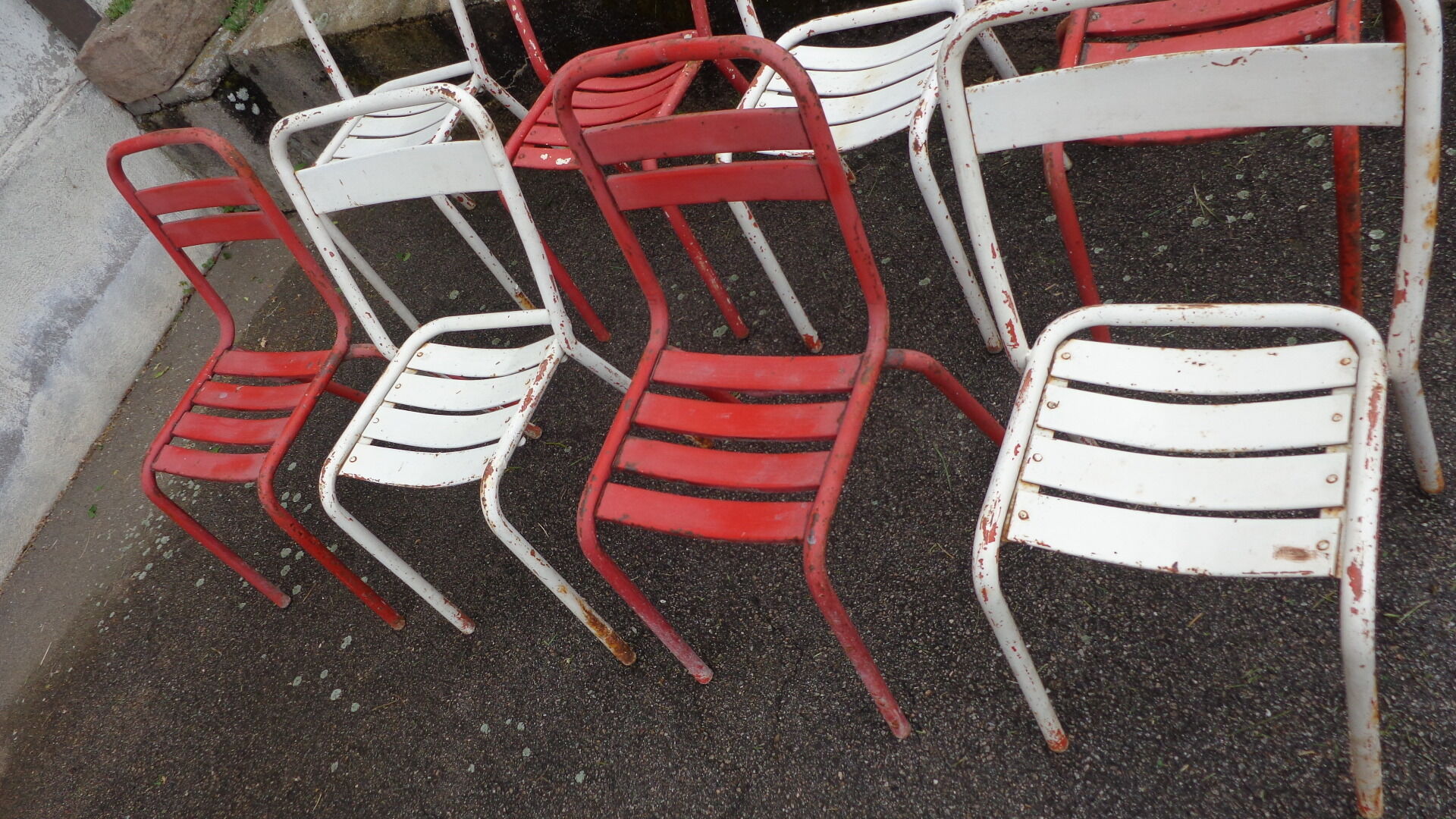 Méli-mélo de chaises Tolix