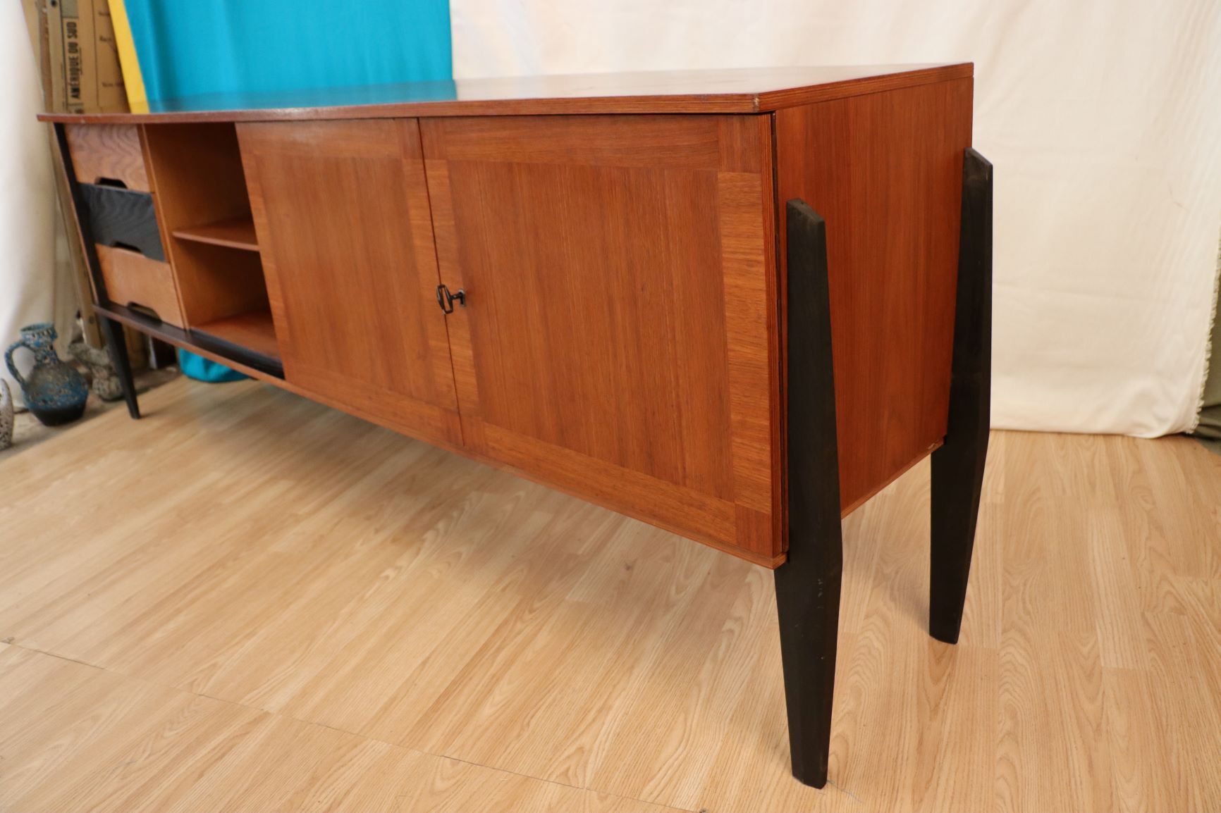 Great vintage sidebard