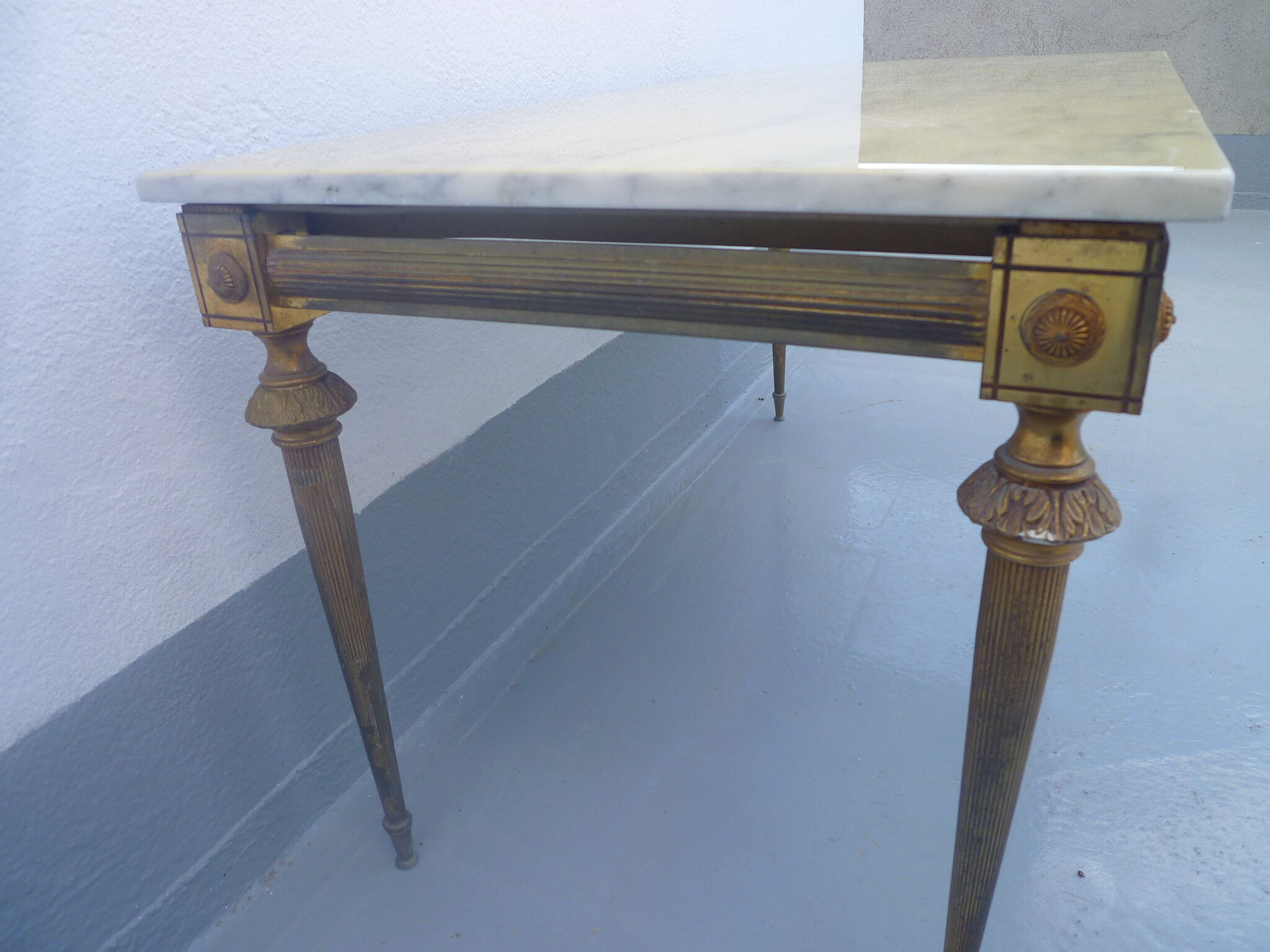 Coffee table brass / marble