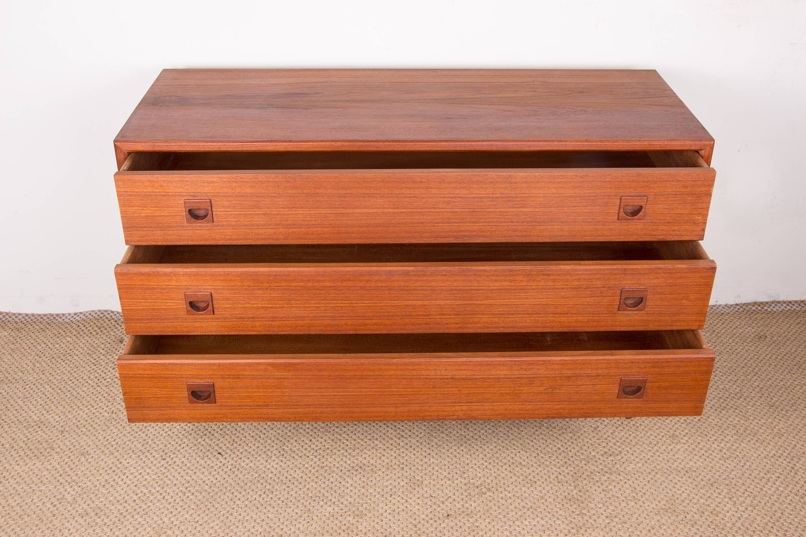 Danish teak chest of drawers or small sideboard, 3 large drawers, 1960.