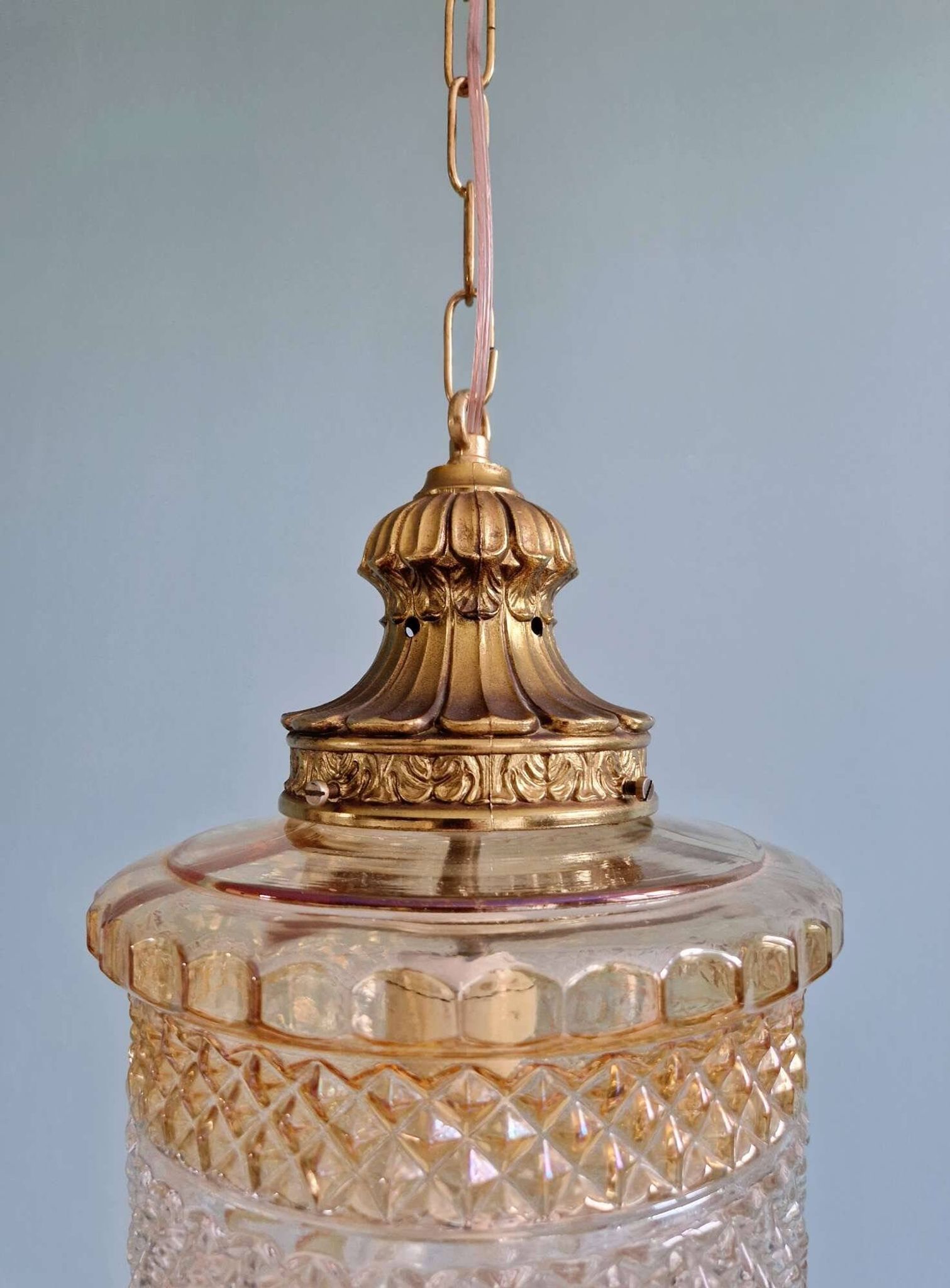 Grande suspension en verre et laiton, type lanterne, 1960