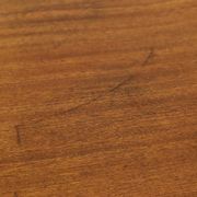 Table basse vintage avec plateau en bois et roulettes chromées, 90 cm