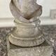 Buste féminin sculpté en pierre