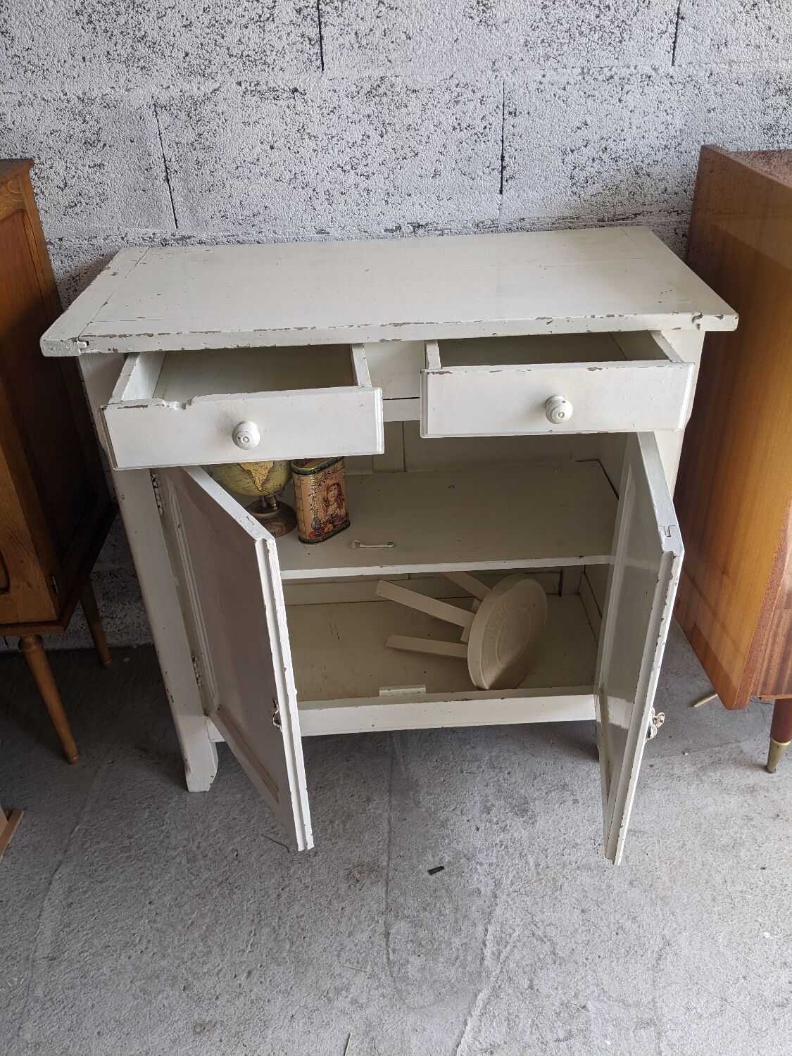 White Parisian buffet