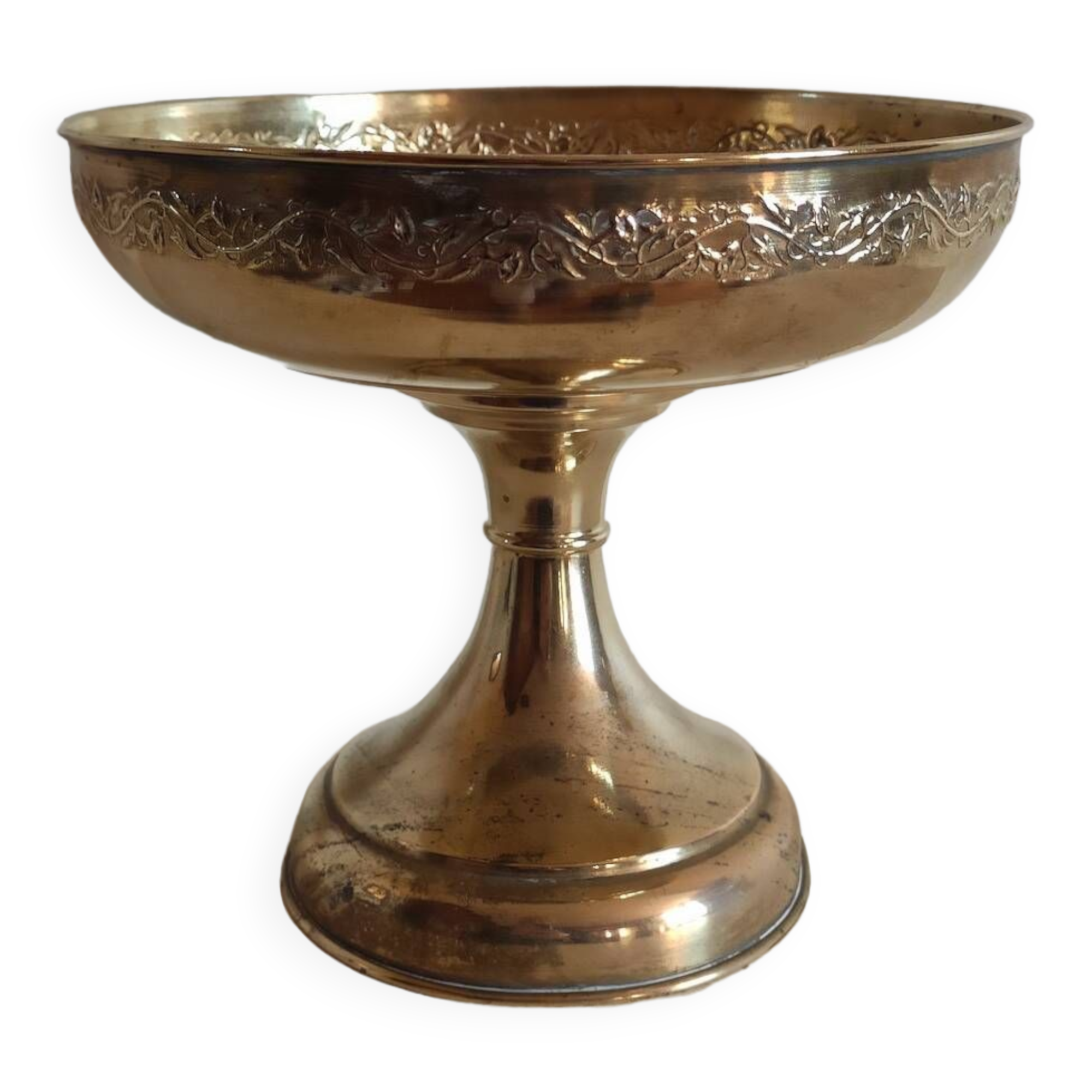 Coupe à pied laiton repoussé