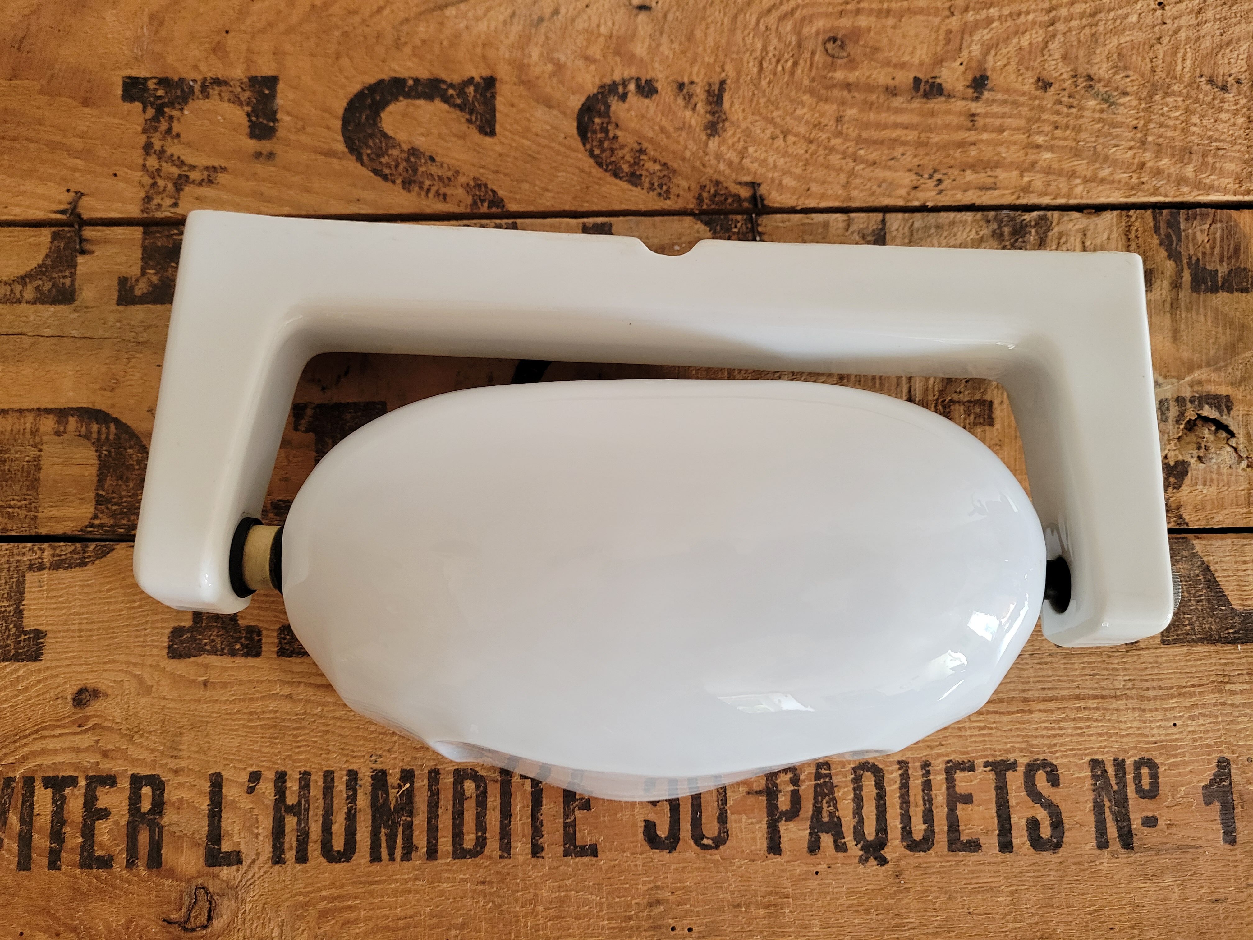 Porcelain and opaline wall lamp