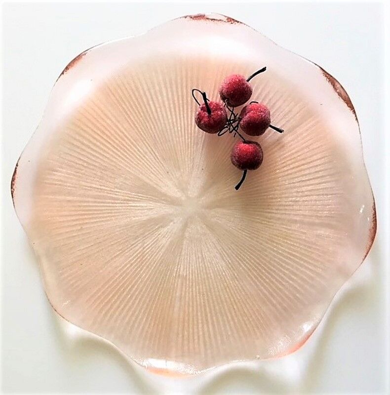 Pink glass dish 80