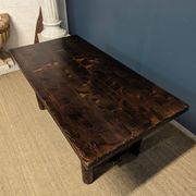Table de Georges Robert en pin massif