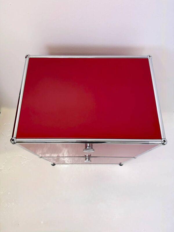 USM Haller « Rouge rubis » – Bout de canapé (état neuf)