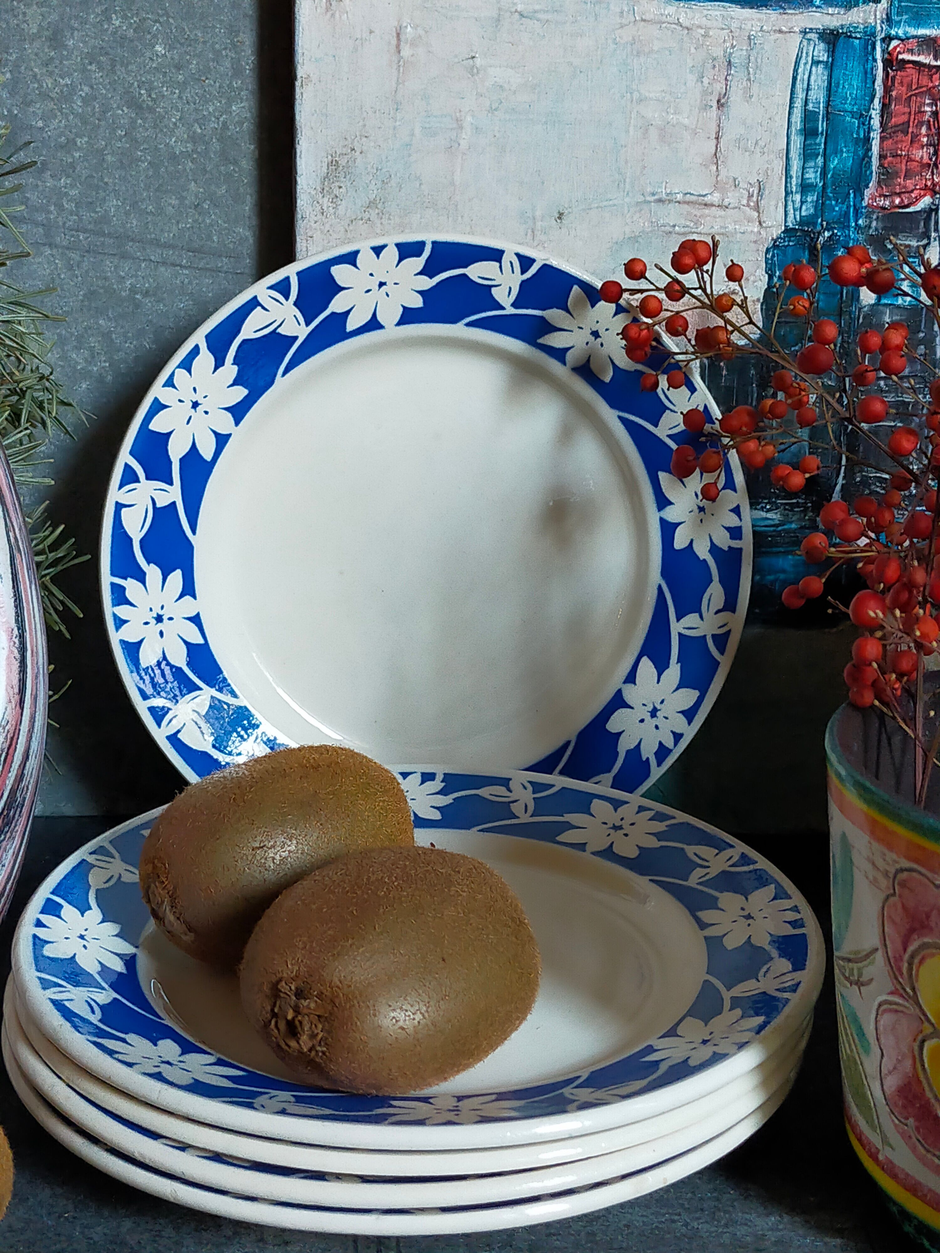 Cinq assiettes à dessert de Badonviller aux fleurs