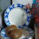 Cinq assiettes à dessert de Badonviller aux fleurs