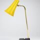 Lampe de bureau, de table ou d'appoint jaune J.T. Kalmar, laiton et fer, Vienne, Autriche, années 1950