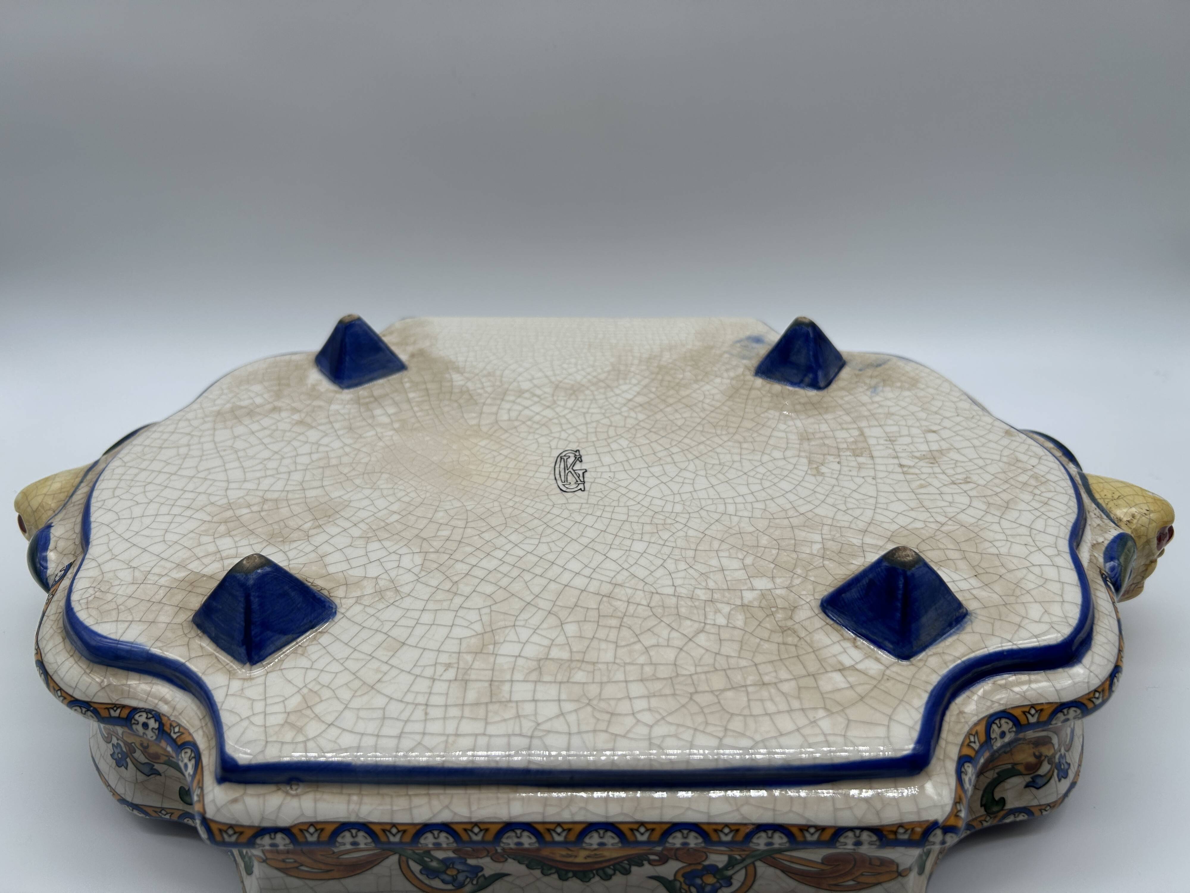 Table centre in earthenware in the style of gien.