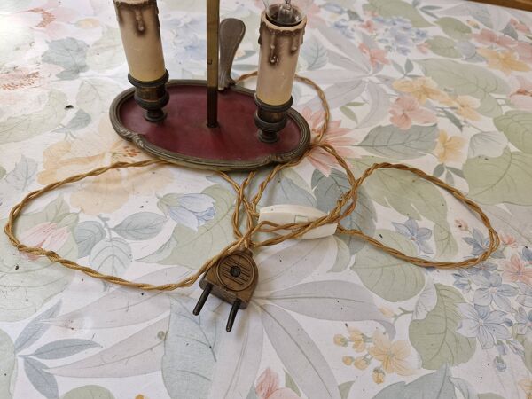 Ancienne lampe en bronze argenté , mis à par les bras qui ne sont pas argen