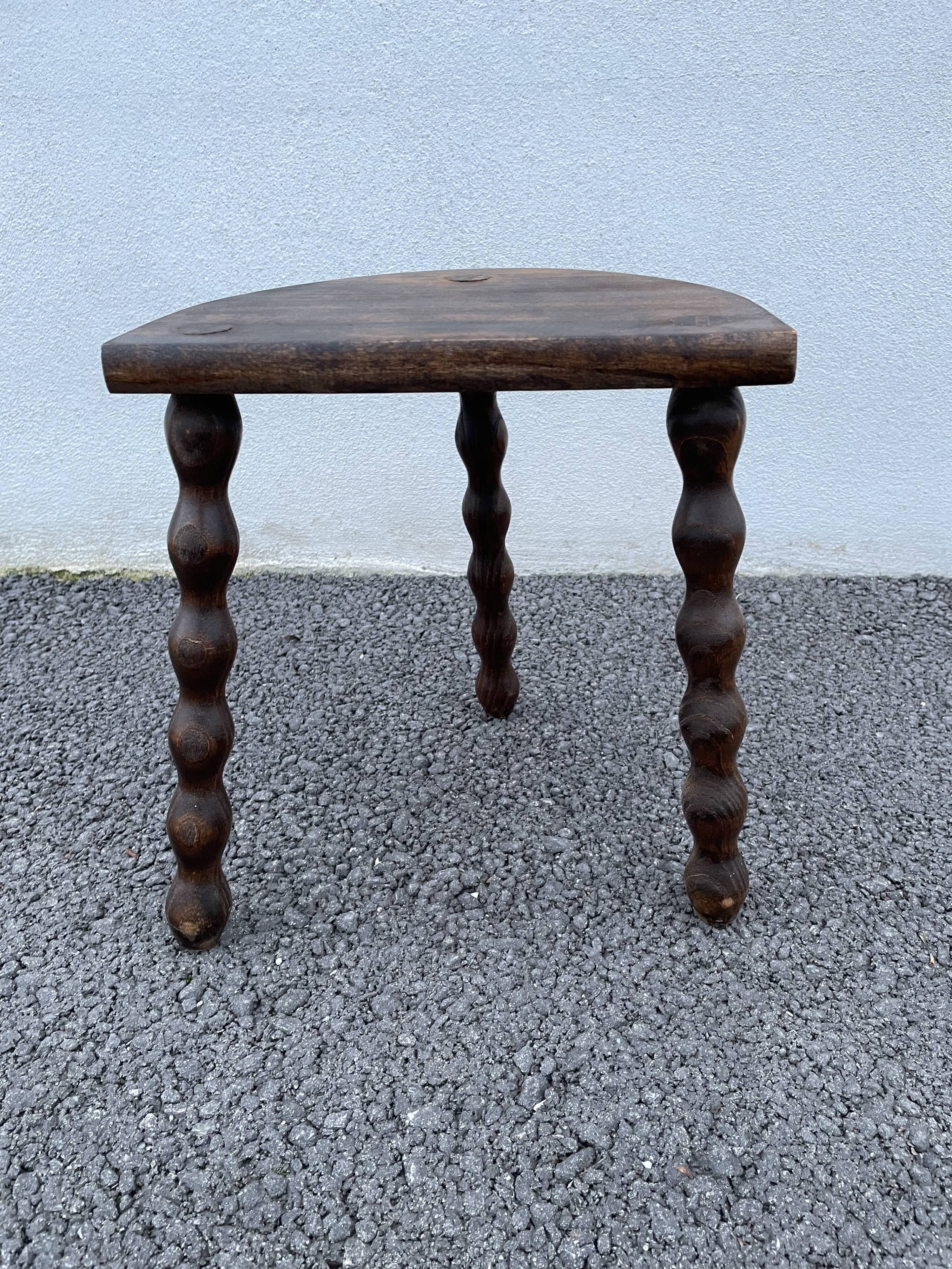 Tripod foot ball stool