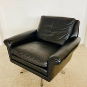 Vintage Danish mid-century leather lounge chair in black leather by G. Thams 1975