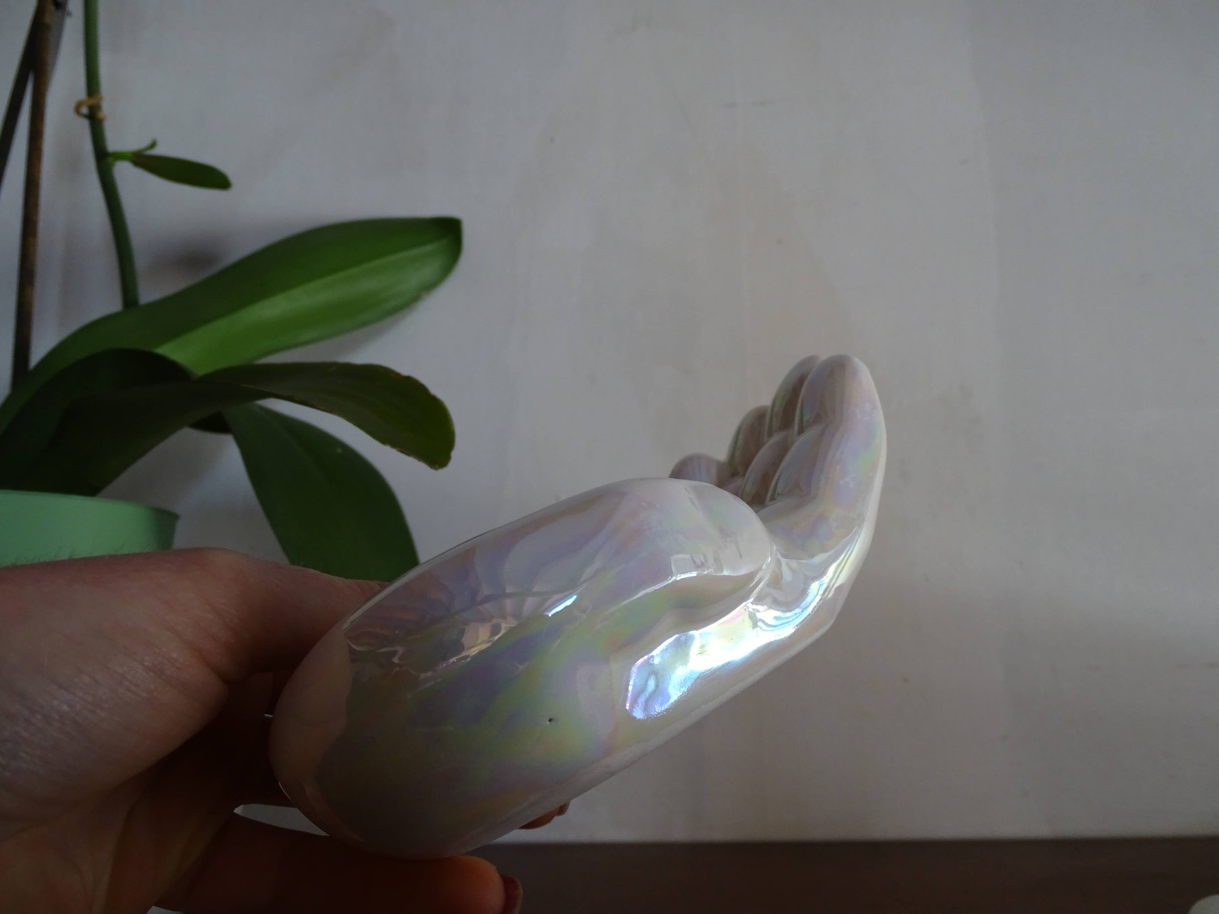 Pair of empty iridescent hand pockets in vintage ceramic 1960