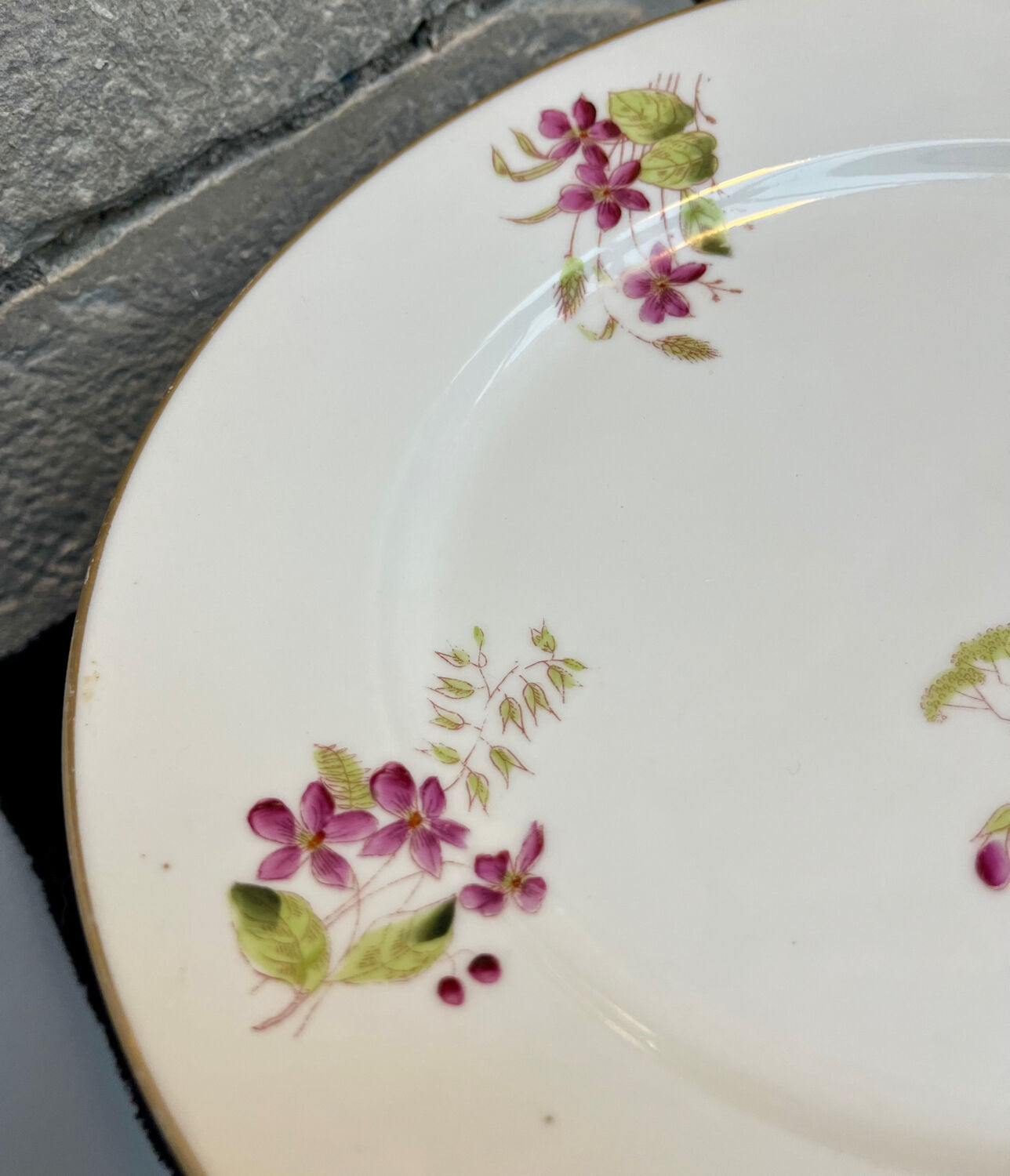 Set of 8 floral porcelain plates from the late 19th century.