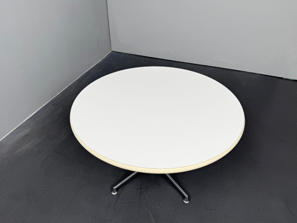 Table basse/table d'appoint La Fonda, bois stratifié, Charles & Ray Eames pour Herman Miller, Allemagne, années 1970.