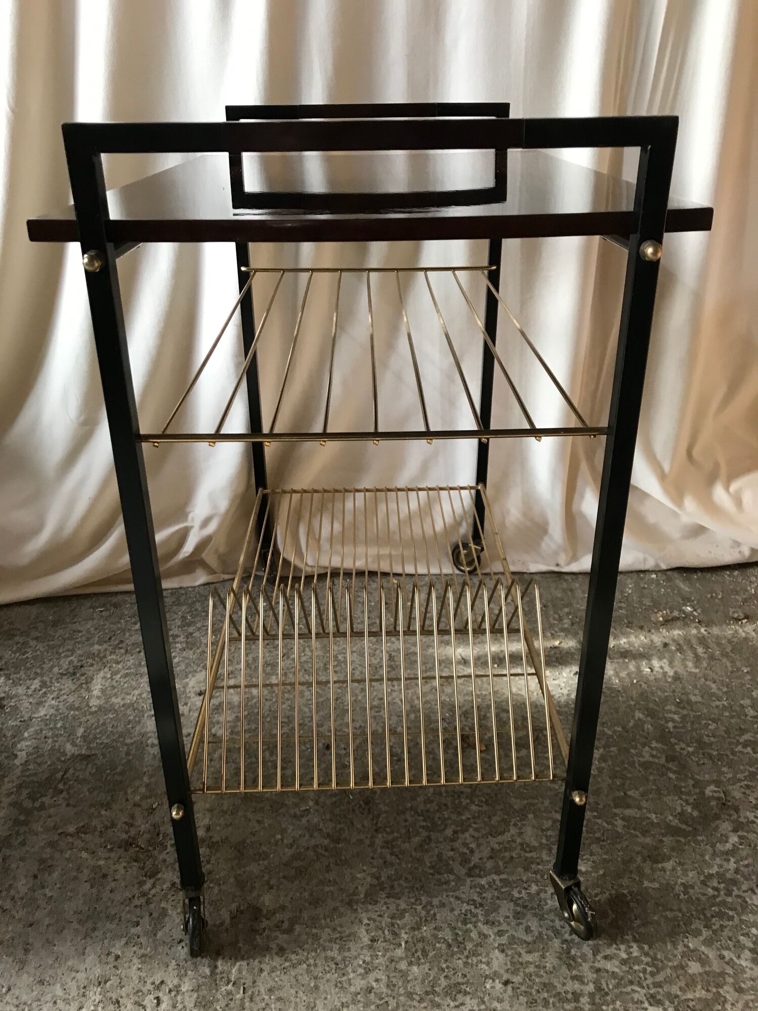 Serving table