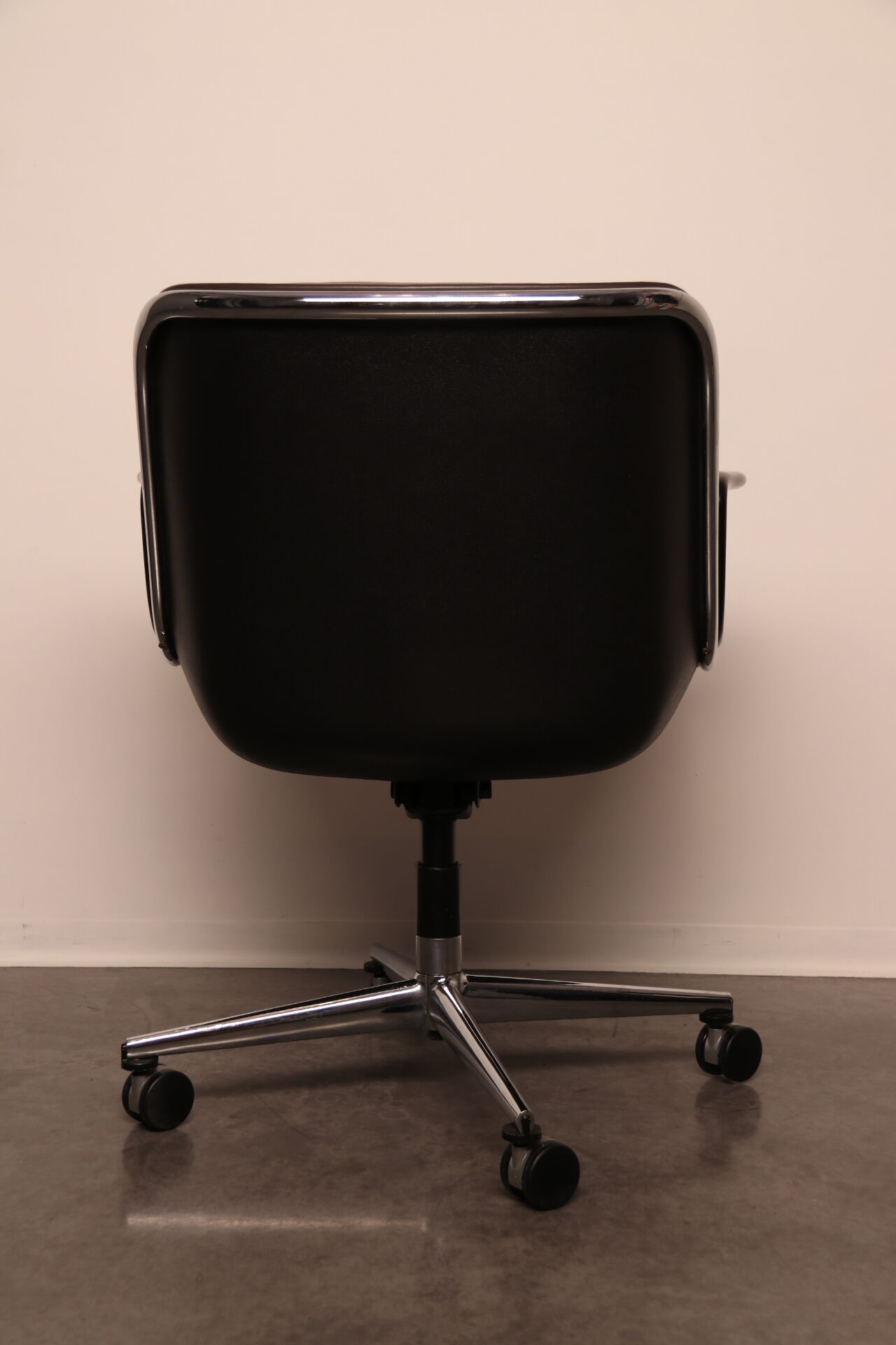 Executive office chair by Charles Pollock for Knoll - US - 1970's
