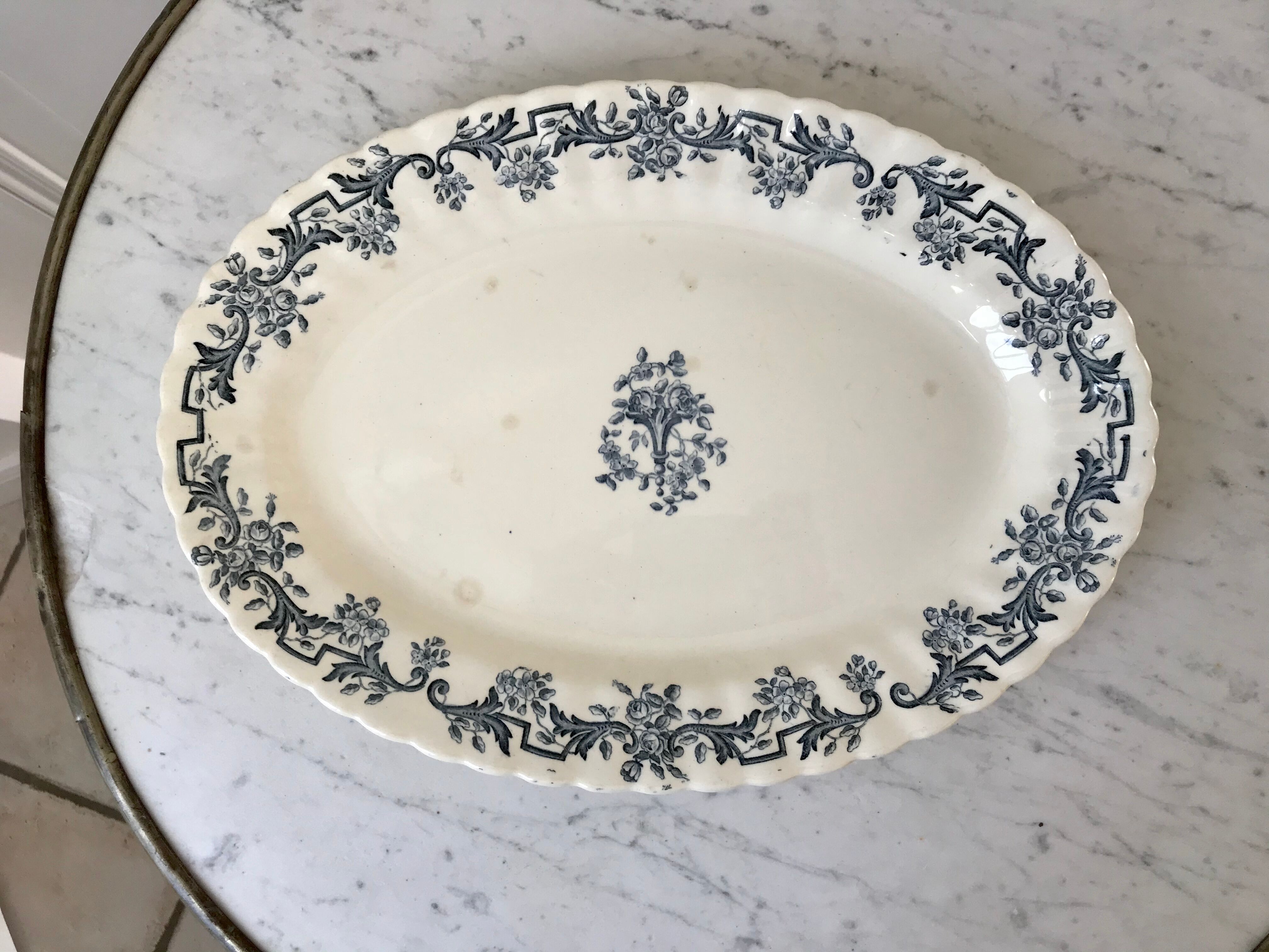 Plat oval Terre de Fer Longchamps Louis XVI 19ème