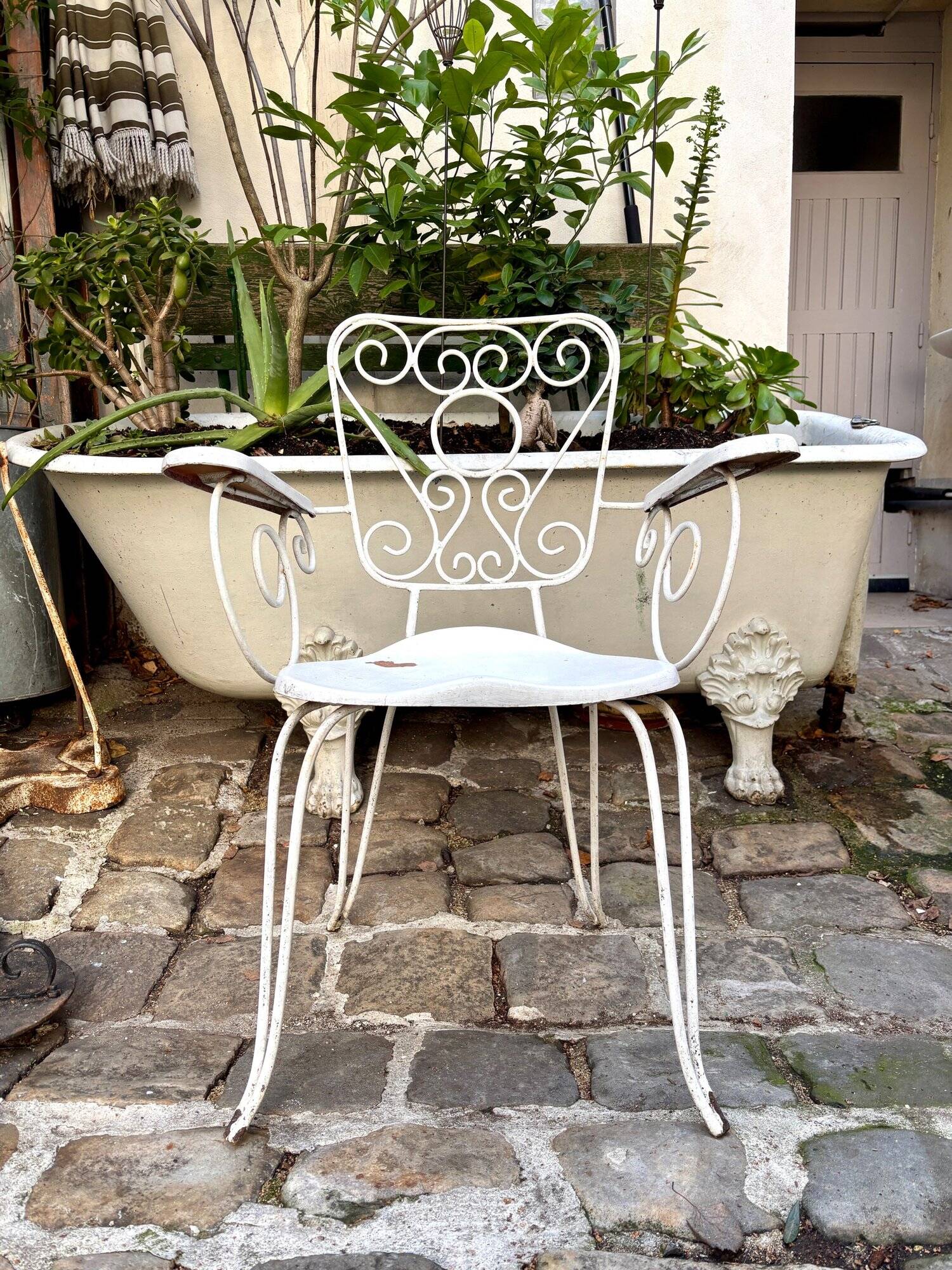 White cast iron garden chair no. 3