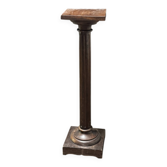 Large wooden column stele