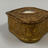 Boite a bijou bronze dore decor Louis XVI miniature porcelaine femme