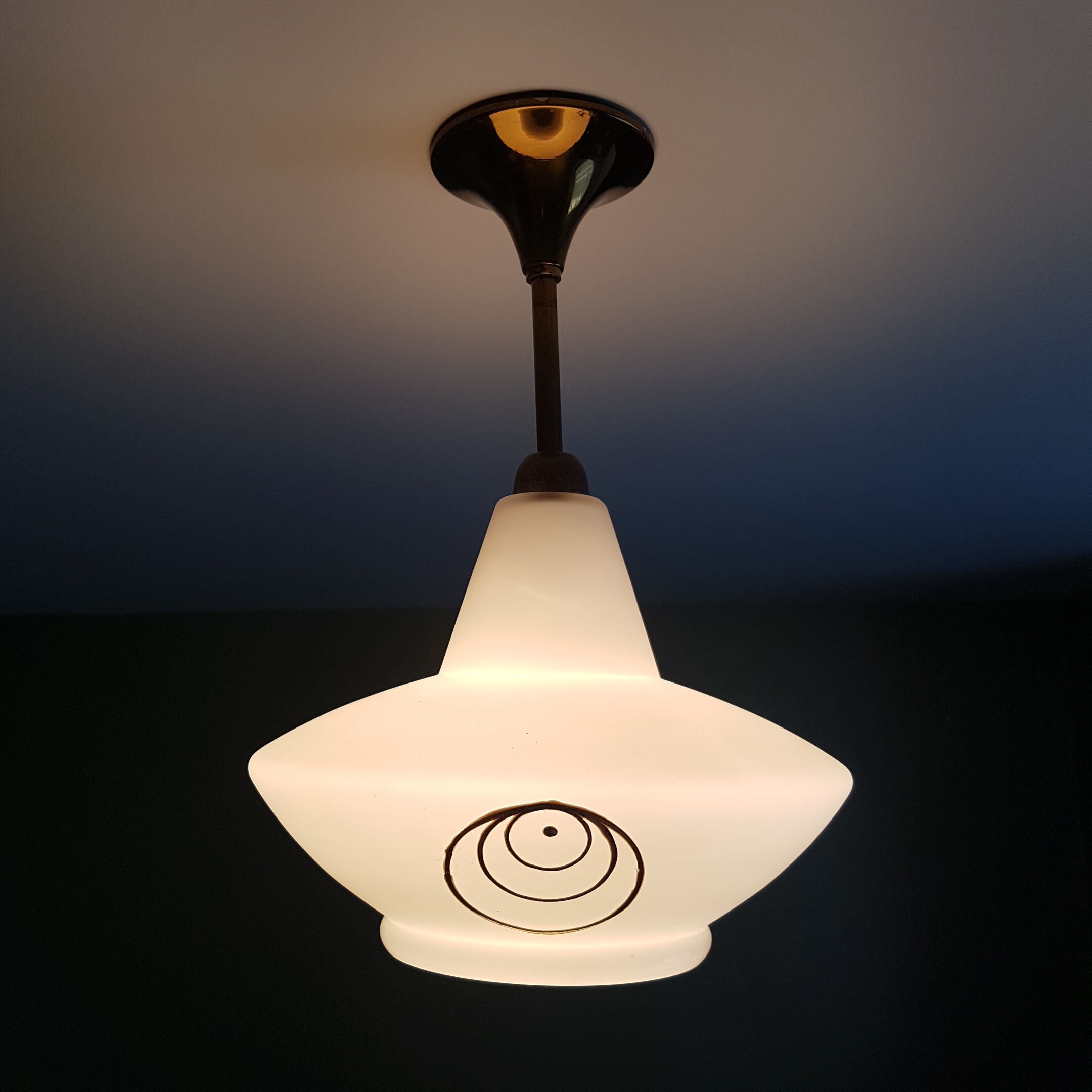 Suspension in opaline on grounds of Golden circles