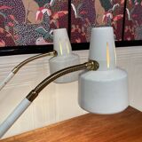 Paire de grandes lampes industrielles modulables 1950.