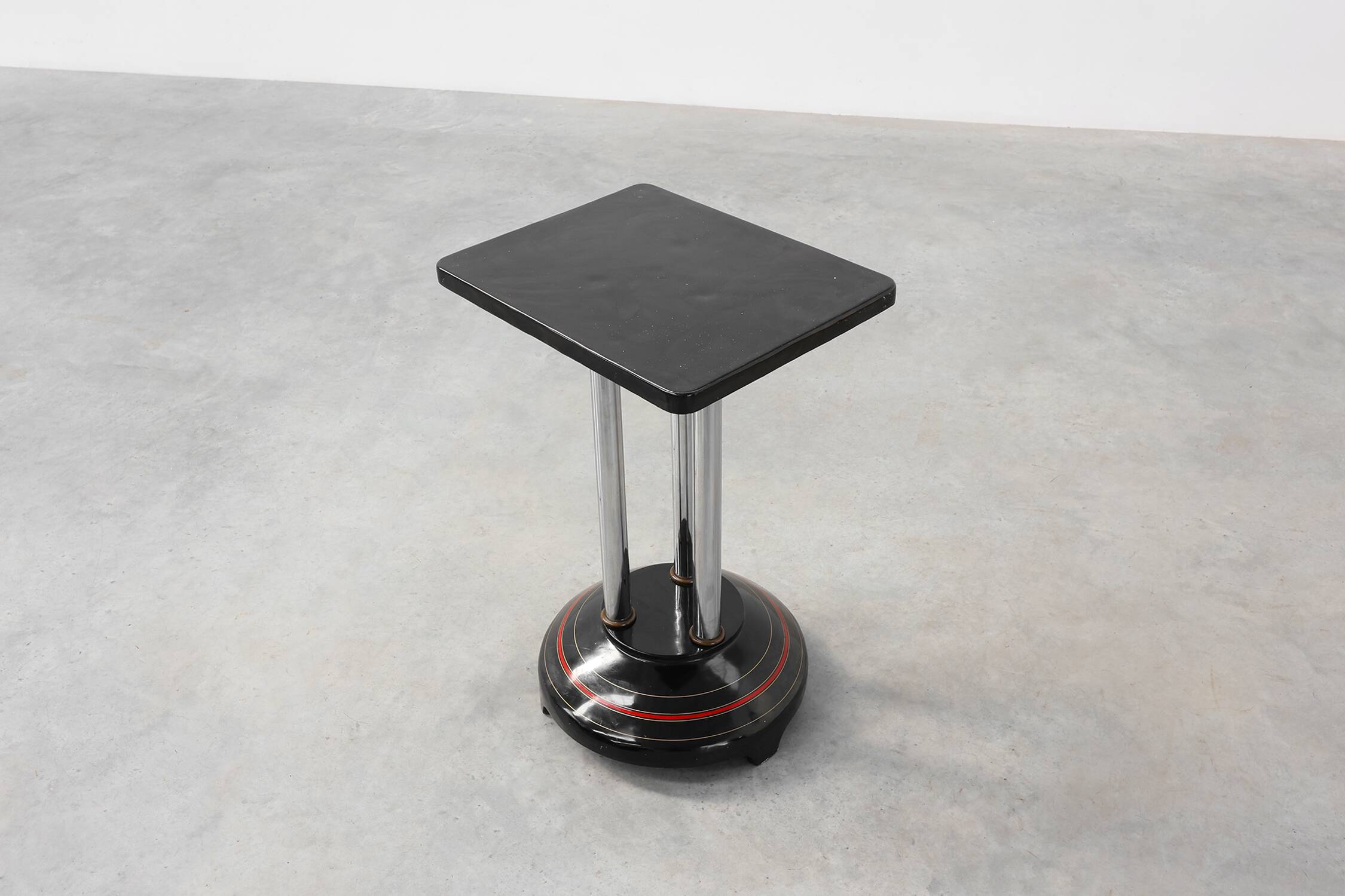 Art Deco pedestal table with black lacquered base, France 1920s