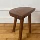 Tabouret tripode demi-lune