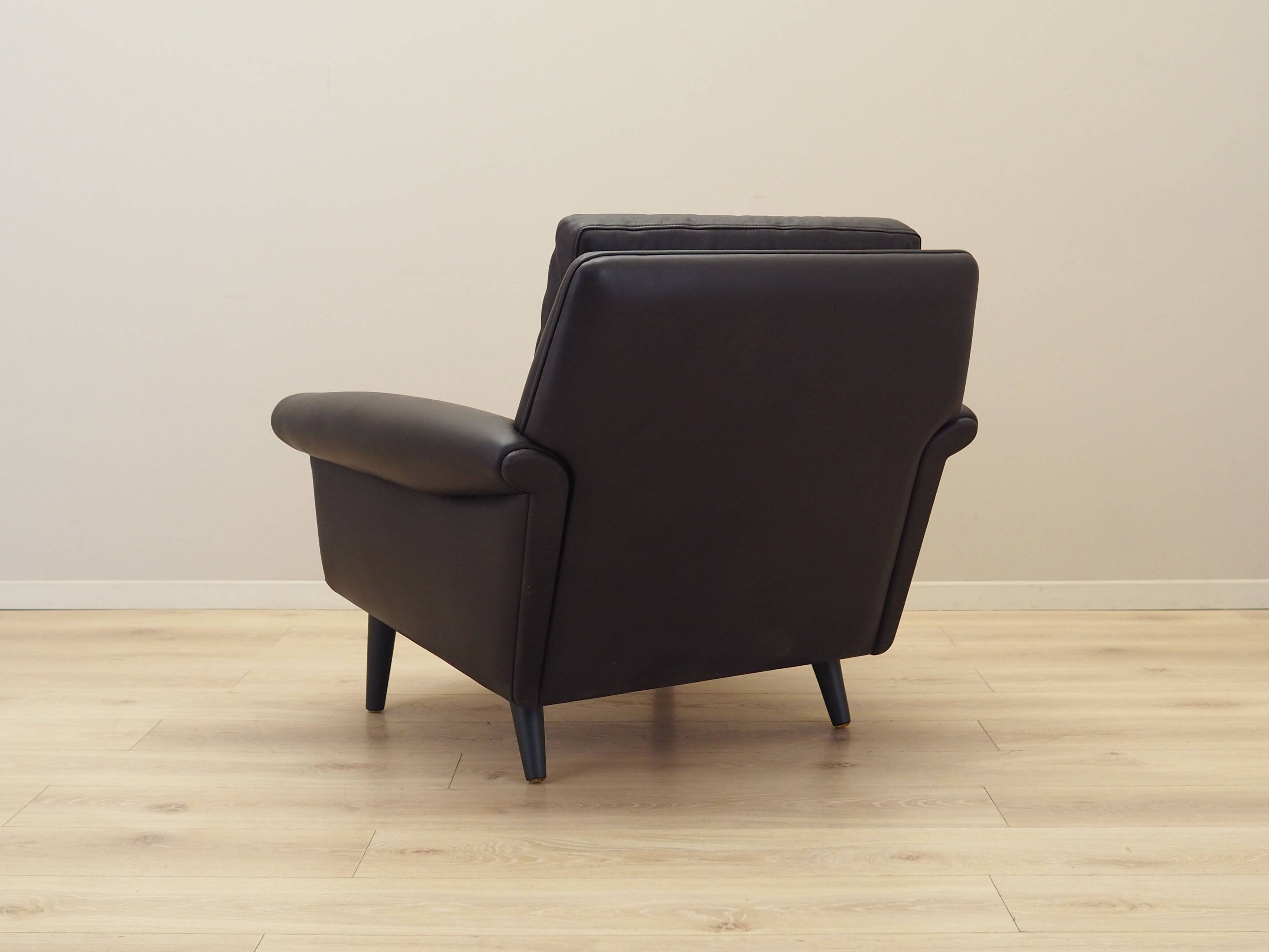 Fauteuil en cuir marron, design danois, années 1960, designer : Aage Christiansen.