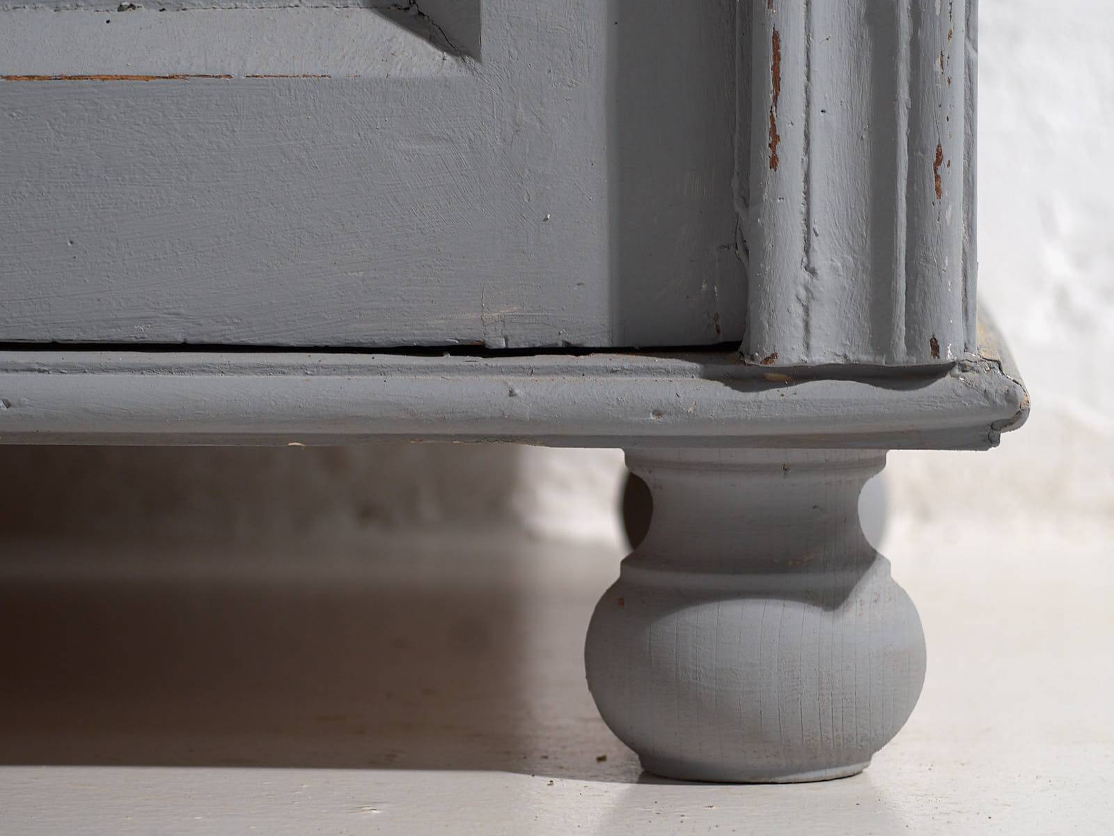 Antique two-door living room chest of drawers (circa 1920) #15