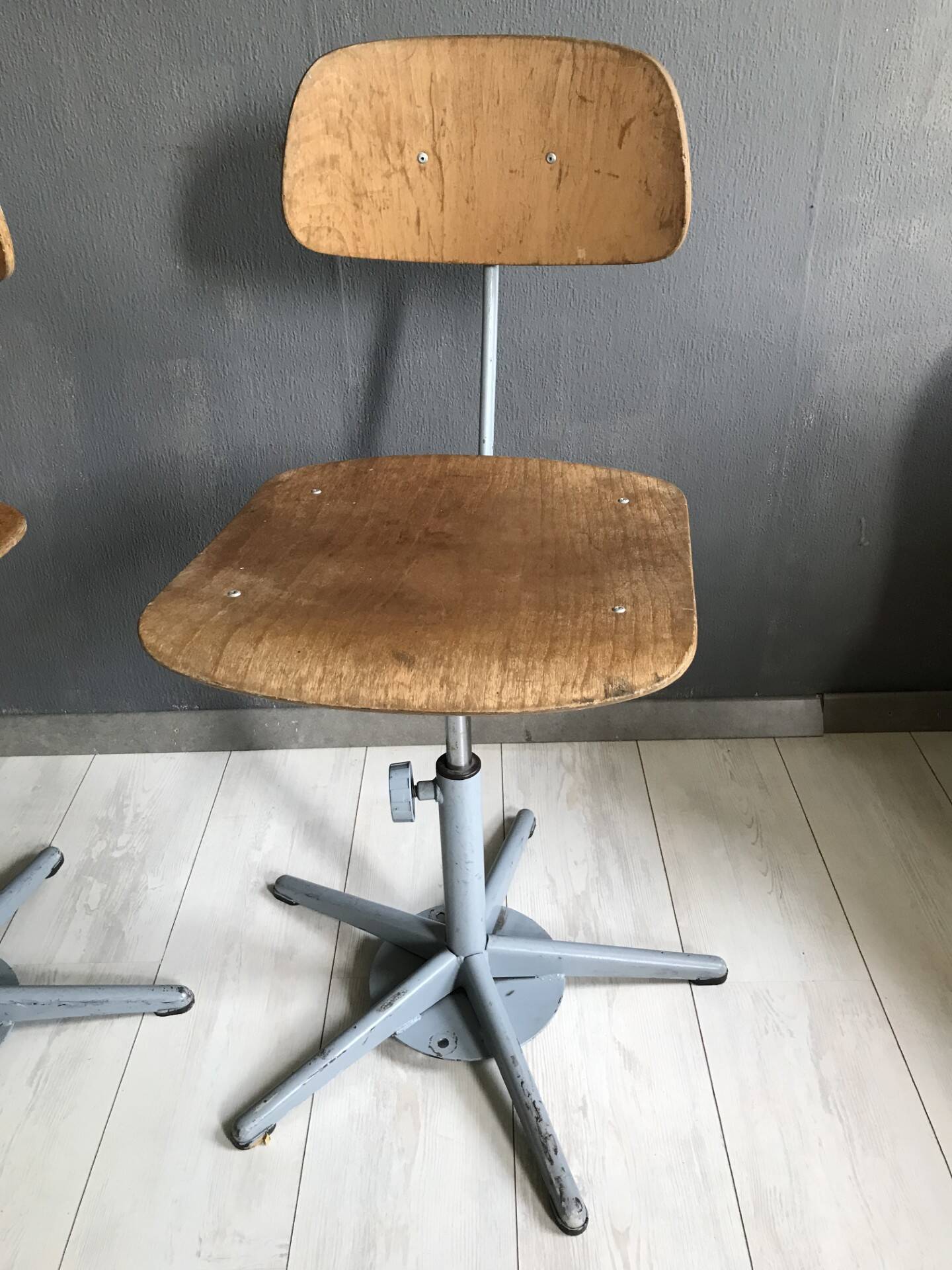 2 x Ahrend task chairs from Cirkelvintage