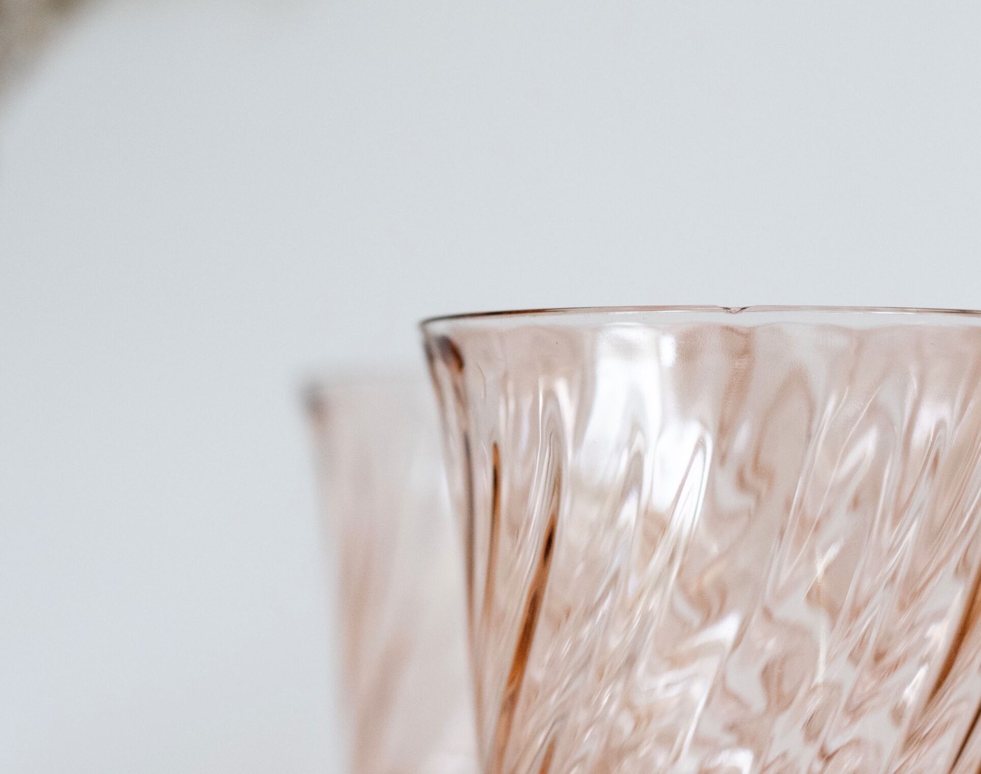 Set of 5 vintage Arcoroc Rosaline foot glasses
