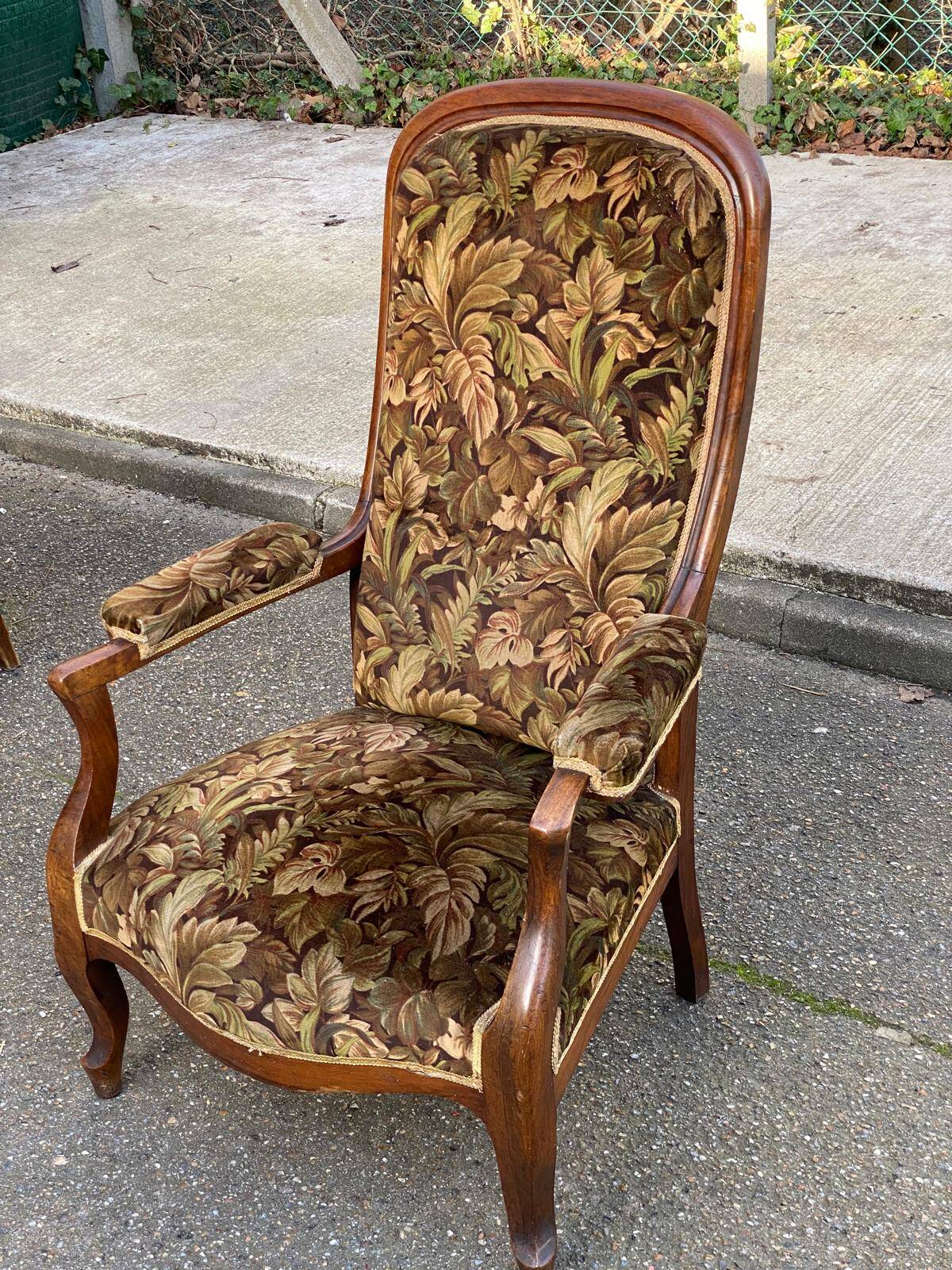 Louis XV Voltaire armchair in solid wood and floral velvet fabric from the years.