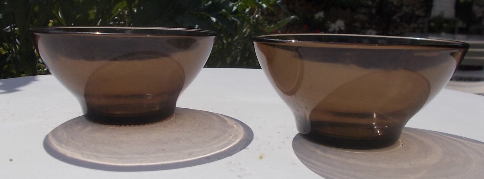 2 bols en verre ambré, Vereco, vintage