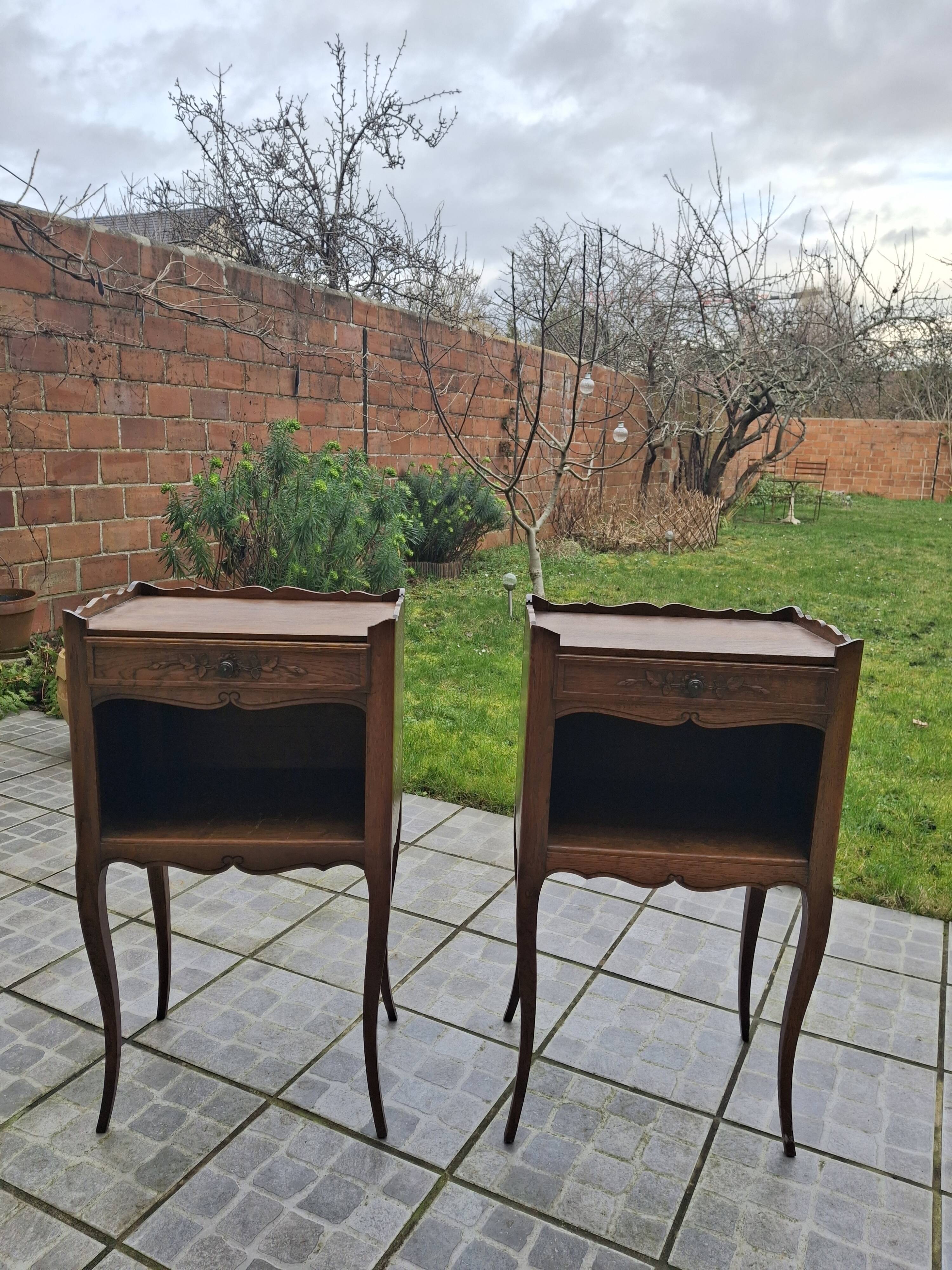 Set of 2 bedside tables