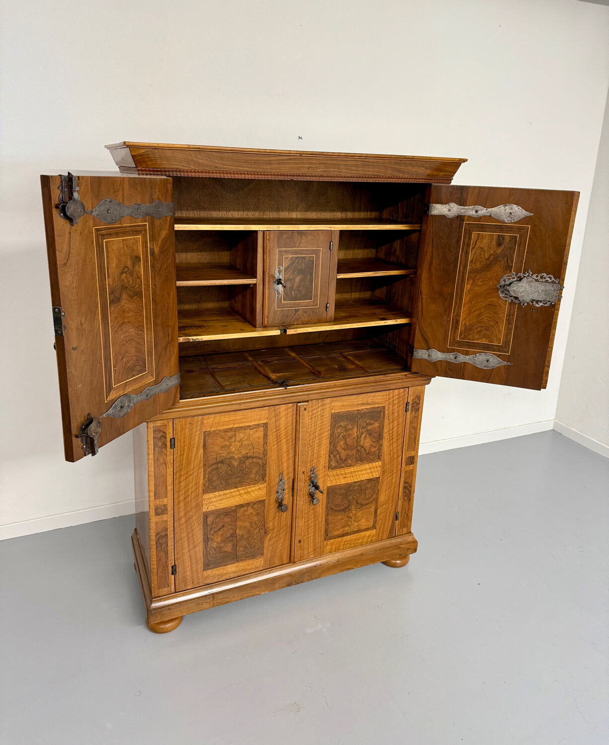 Antique 19th century Biedermeier art deco chest of drawers in walnut with wrought iron locks