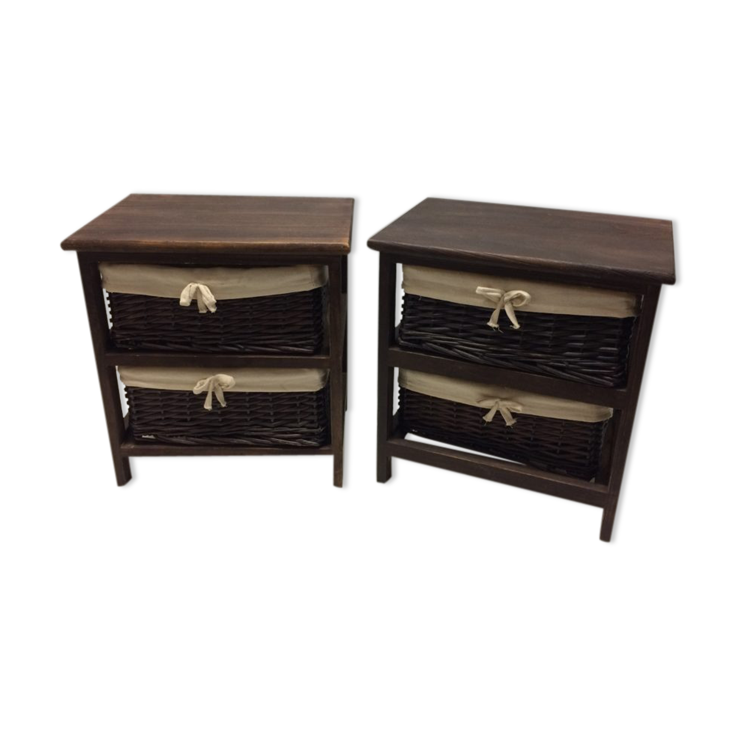 Lot of 2 nightstands in wood and wicker