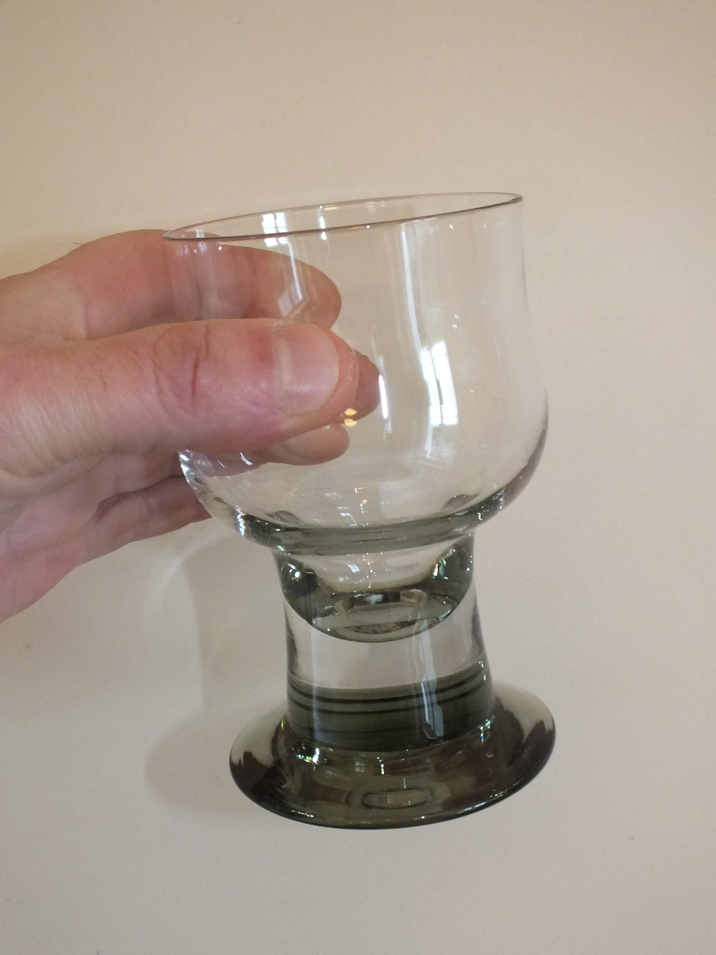 4 flutes + 4 verres à vin en cristal épais Tarente pied gris acier 1970