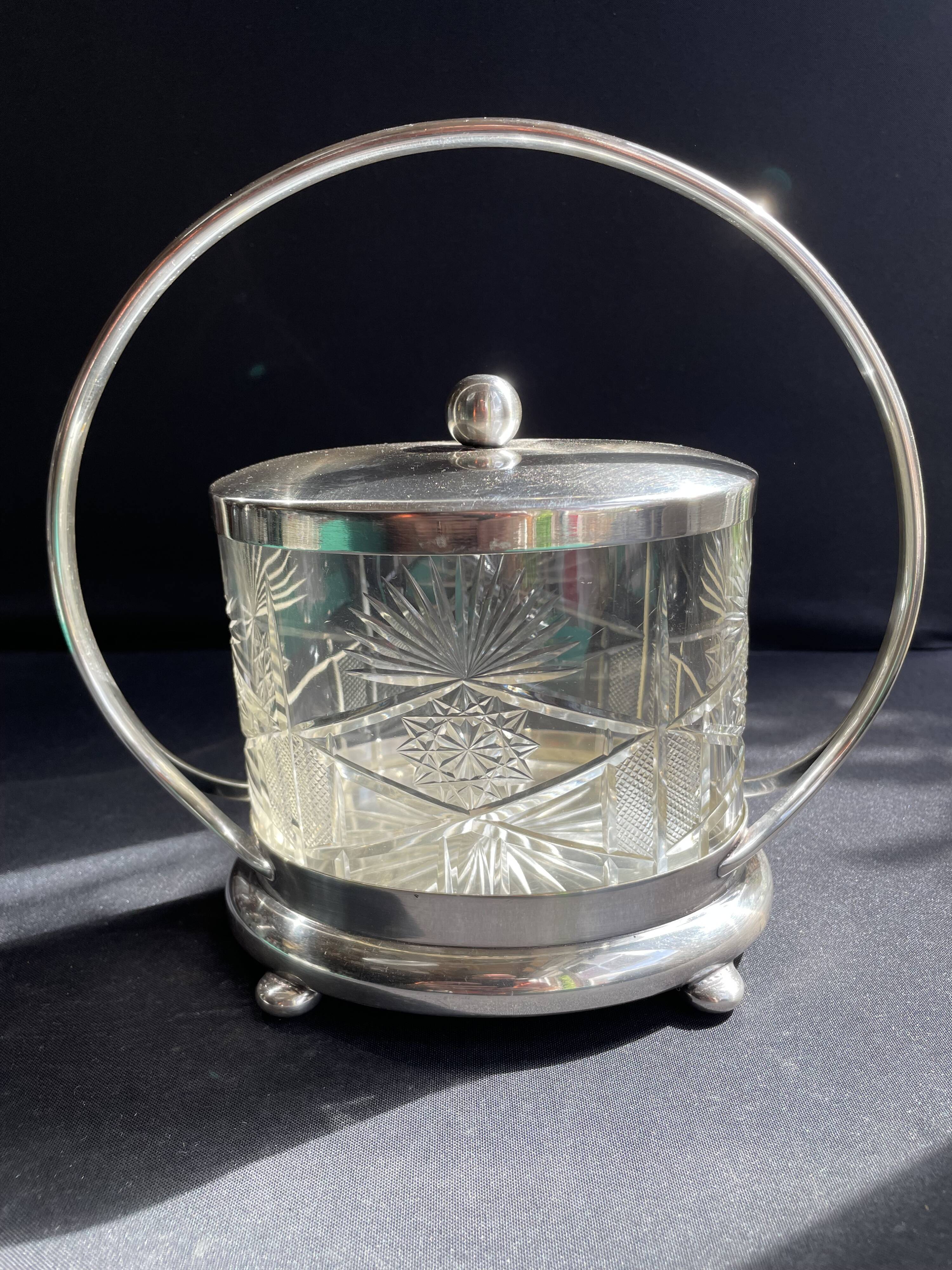 Biscuitier cristal taillé et métal argenté F. W. Quist (1831-1903)