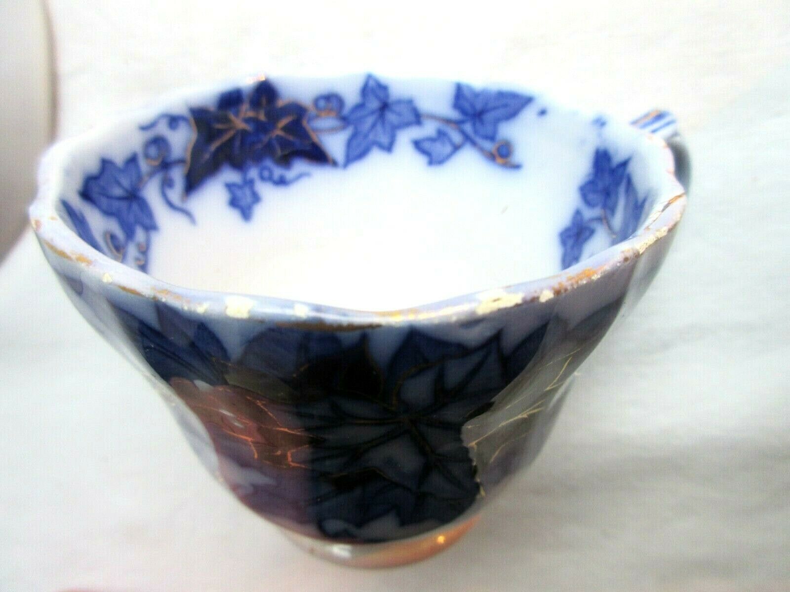 Tasse sur soucoupe art nouveau déco modèle Bryonia, signée sarreguemines u&c