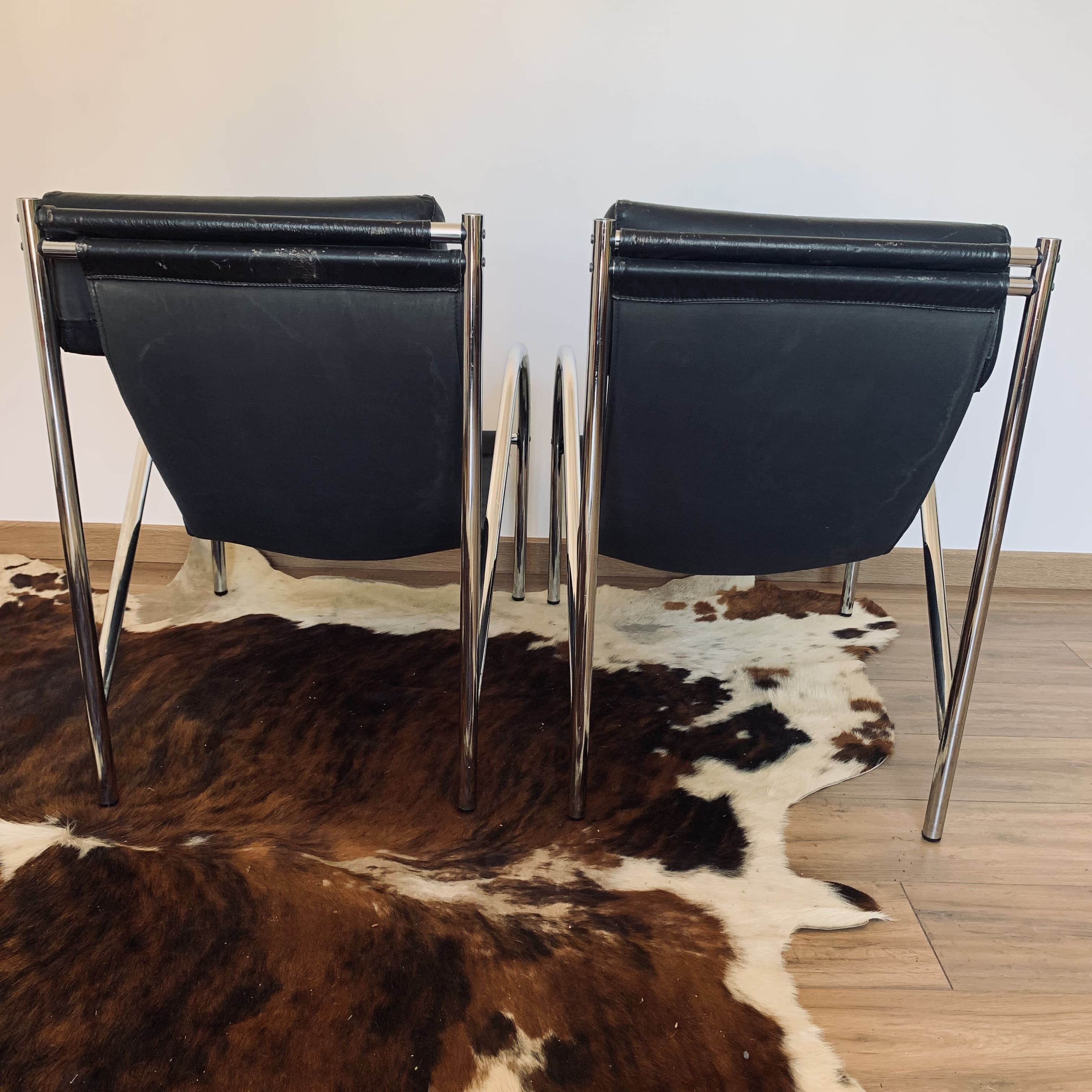 Paire de fauteuils "Omega" en chrome et cuir, Habitat, 1980