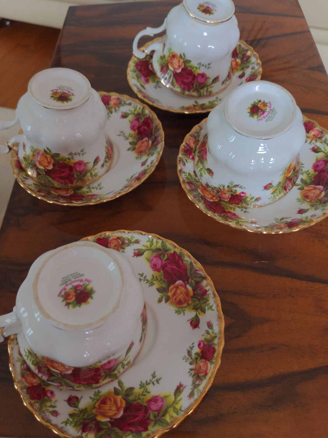 Set of 4 coffee cups