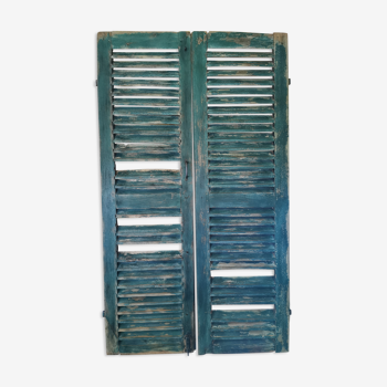 Pair of shutters